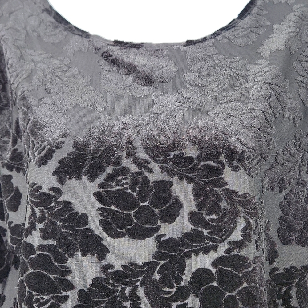 Sundance Bella Grace floral velvet lined top. - Picture 3 of 7